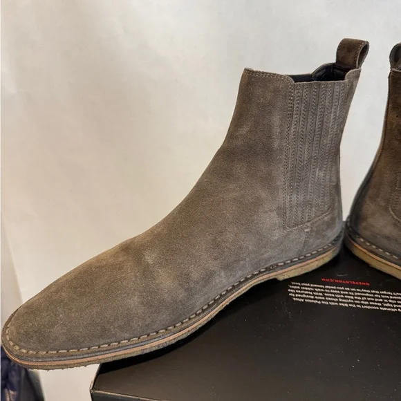 Saint Laurent Suede Chelsea Boots - Picture 9 of 15